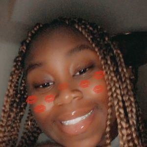 Meet your Posher, Elena